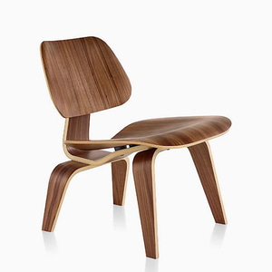 EAMES MOLDED PLYWOOD LOUNGE CHAIR - WALNUT / WOOD LEGS
