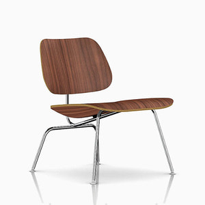 EAMES MOLDED PLYWOOD LOUNGE CHAIR - WALNUT / CHROME LEGS