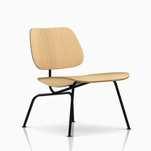 EAMES MOLDED PLYWOOD LOUNGE CHAIR - WHITE ASH / BLACK LEGS